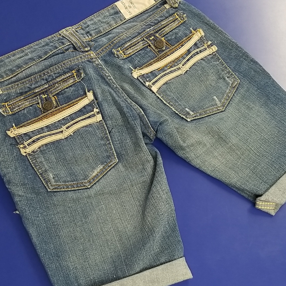 TAVERNITI SO JEANS Vintage 2000 Janis Embellished Denim Shorts 27